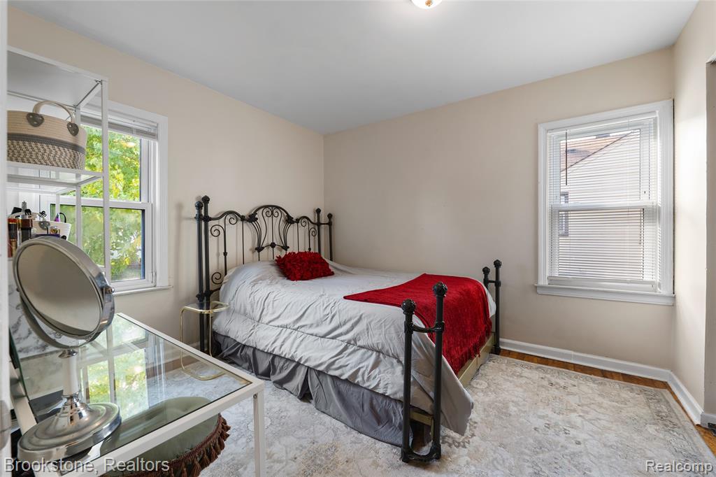 800 E BERNHARD Avenue, Hazel Park, MI 48030 — Photo 17