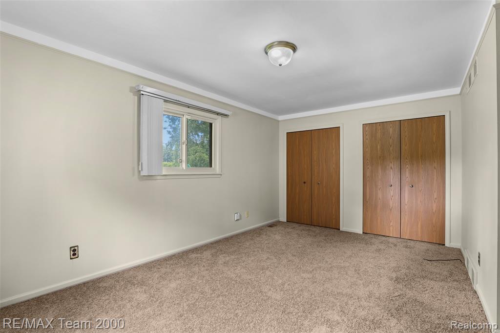 25134 Ann Arbor Trail, Dearborn Heights, MI 48127 — Photo 17