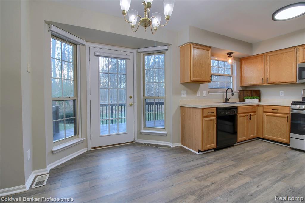 41816 White Tail Lane, Canton, MI 48188 — Photo 14