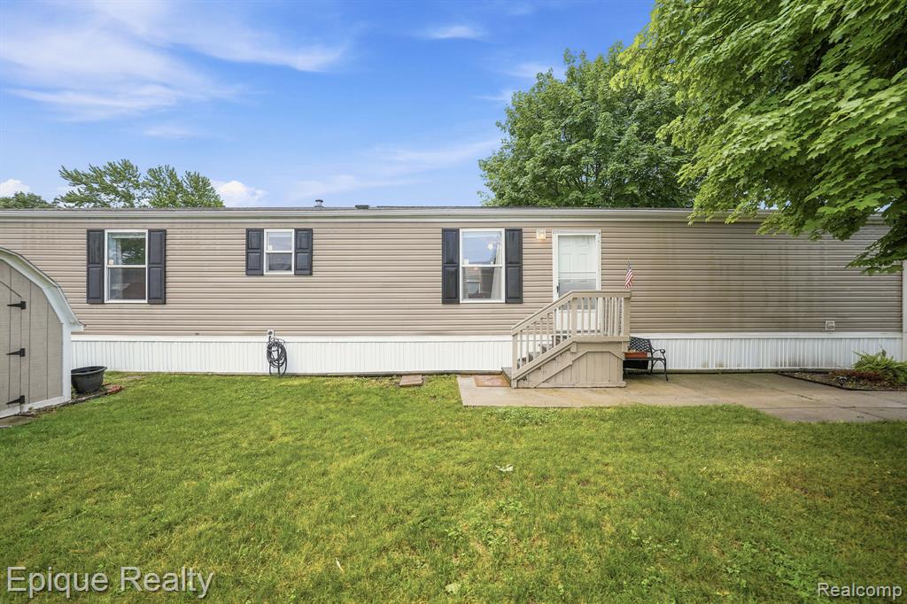 48580 Pineview Drive, Shelby Twp, MI 48317 — Photo 22