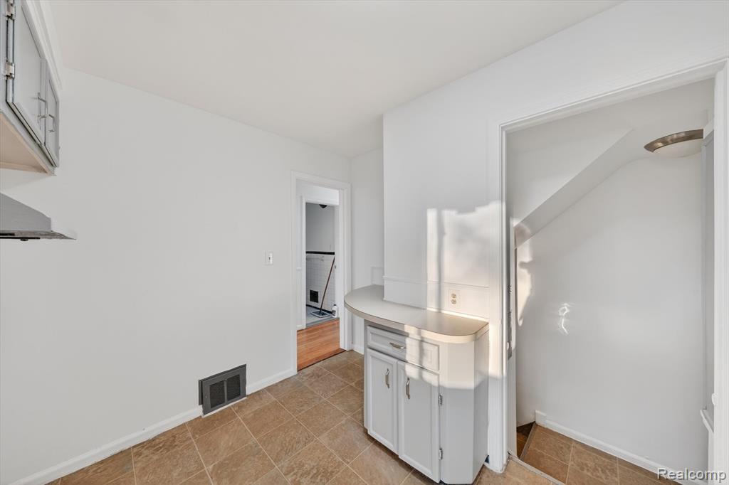 9006 Quandt Avenue, Allen Park, MI 48101 — Photo 17
