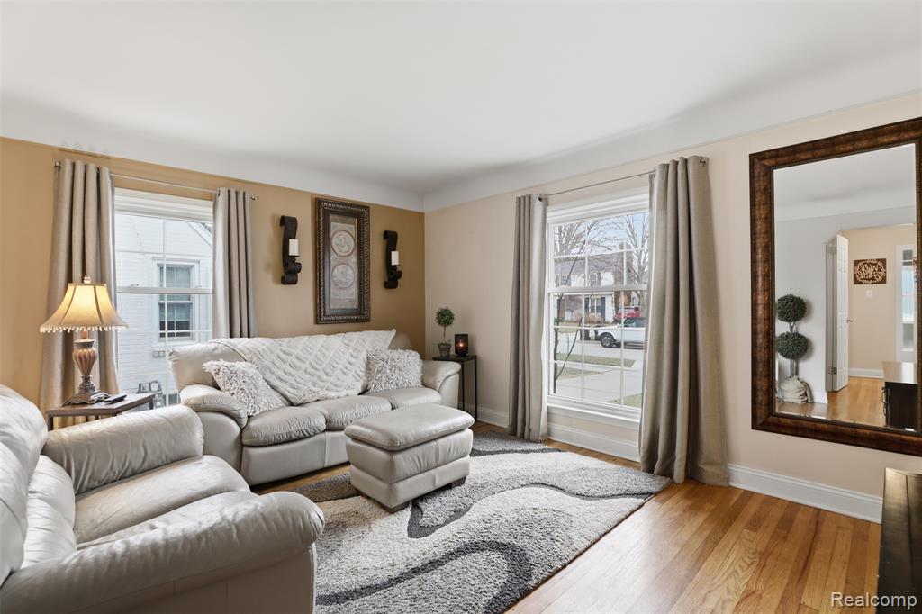 1906 Oxford Road, Grosse Pointe Woods, MI 48236 — Photo 5
