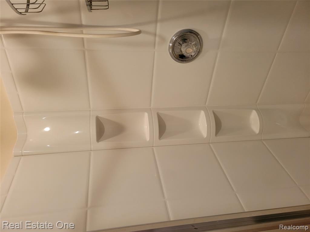 5415 Pine Knob Lane, Clarkston, MI — Photo 20