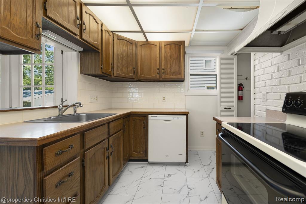 537 W 3RD Street, Rochester, MI 48307 — Photo 14