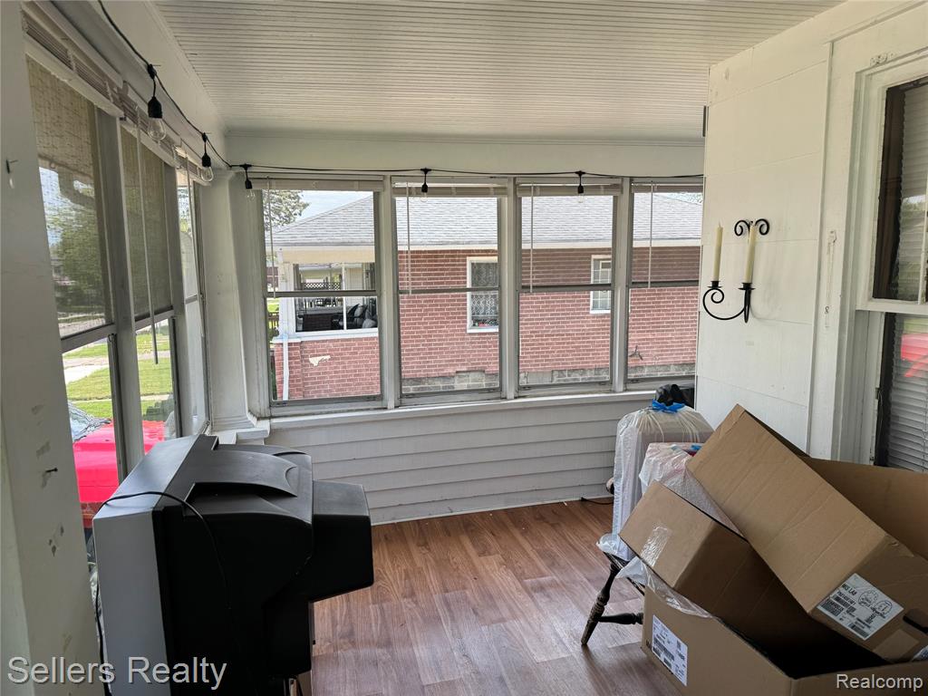 701 Saint Clair Avenue, Flint, MI 48504 — Photo 7