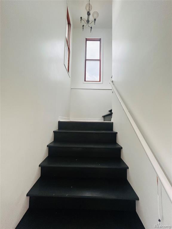 8186 Lenore Street, Dearborn Heights, MI 48127 — Photo 36