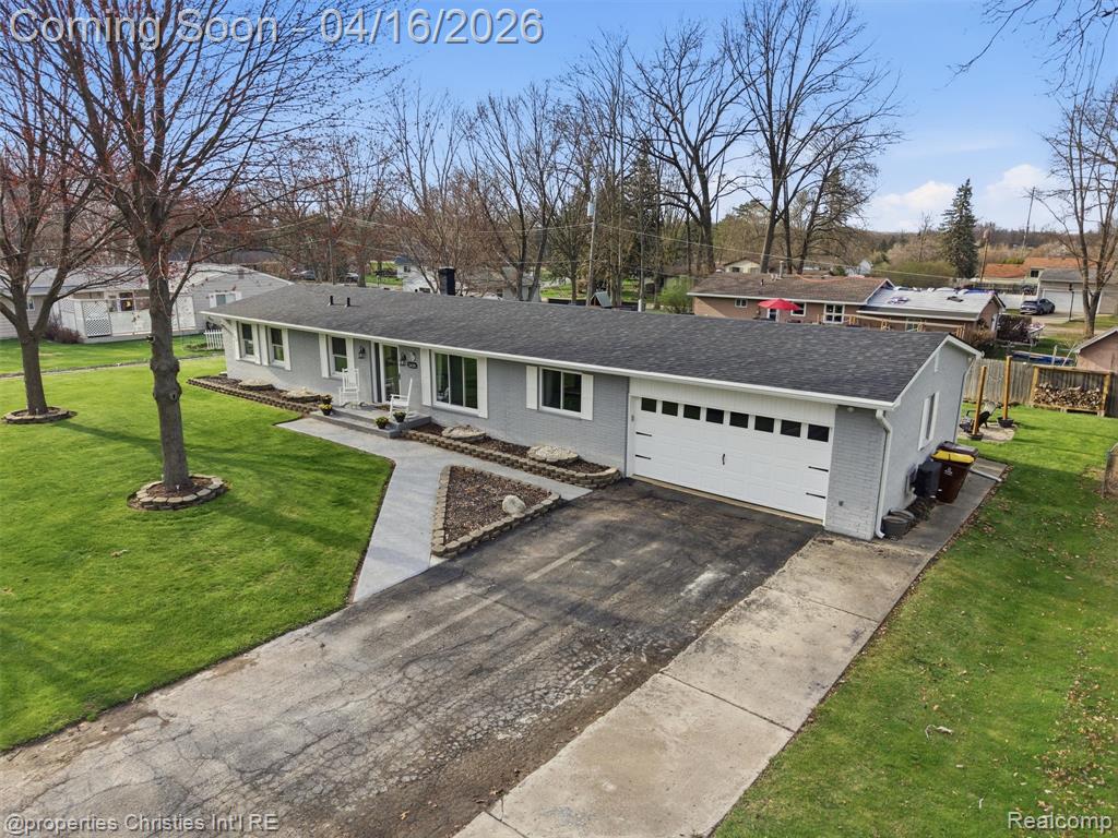 2435 Pfeifle, Howell, MI 48843 — Photo 2