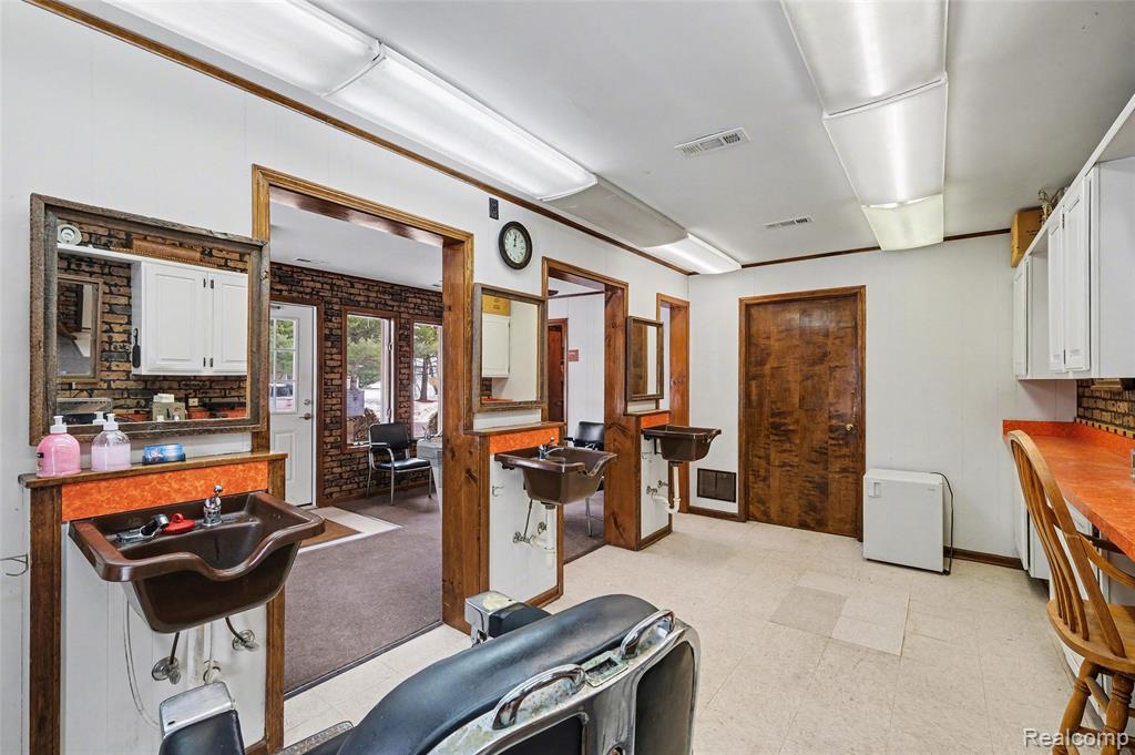 1011 S Graham Road, Flint, MI 48532 — Photo 8