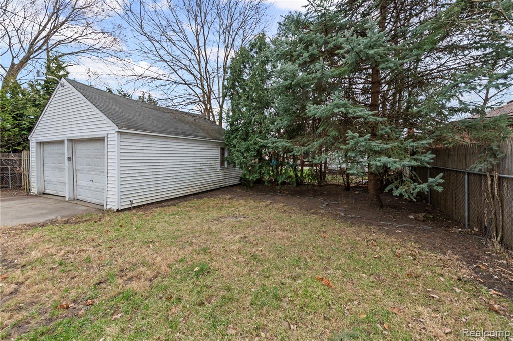 516 E Granet Avenue, Hazel Park, MI 48030 — Photo 9