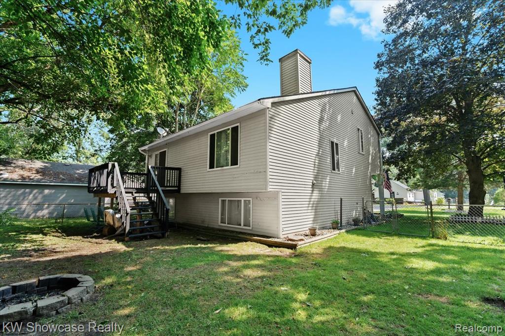 4665 Lakeborn Drive, White Lake, MI 48383 — Photo 25