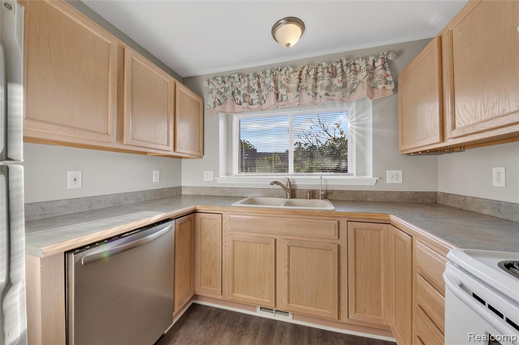 4003 Murray Street, Grand Blanc, MI 48439 — Photo 13