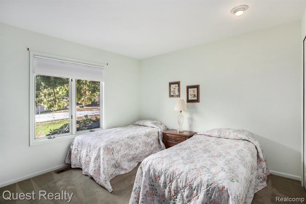 5780 Point Of The Woods Drive, West Bloomfield, MI 48324 — Photo 17