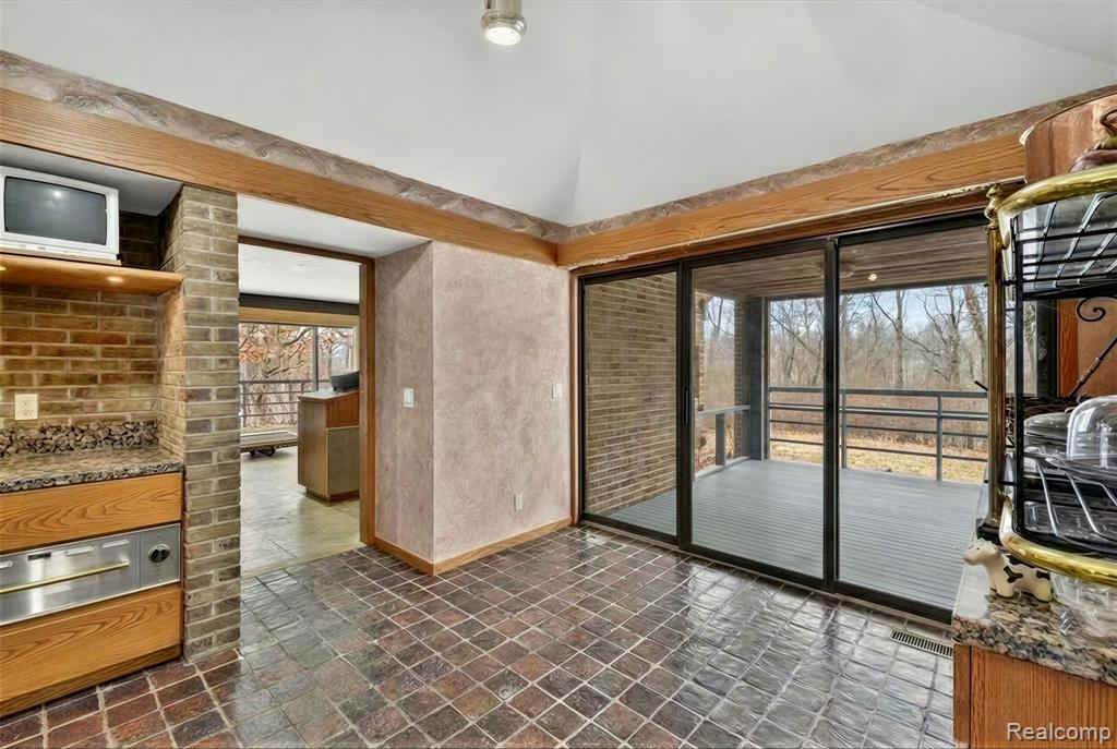 2551 Patterson Lake Road, Pinckney, MI 48169 — Photo 34