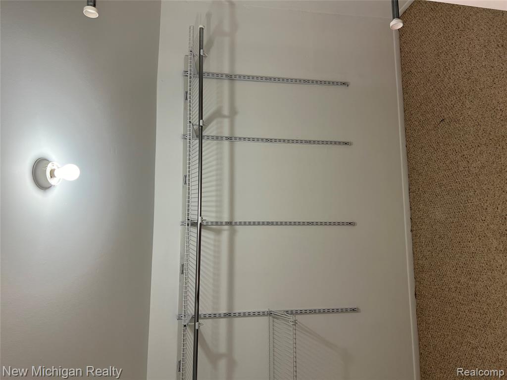 5658 DRAKE HOLLOW Drive E, West Bloomfield, MI — Photo 20