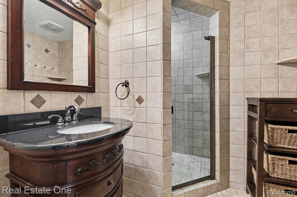7329 Creek View Circle, West Bloomfield, MI — Photo 28