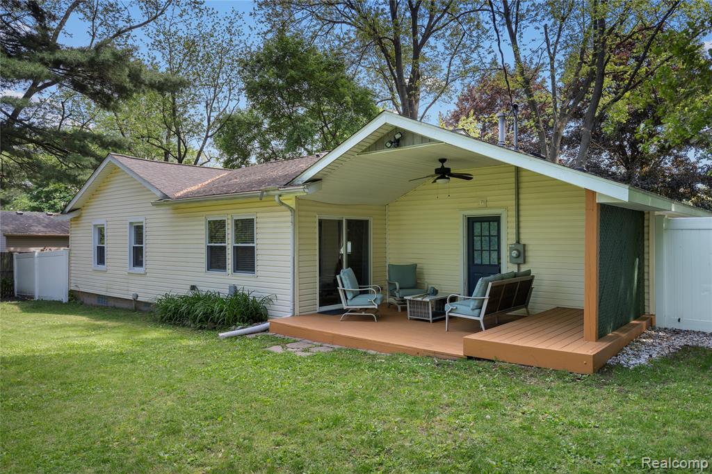 6226 Rowley Boulevard, Waterford, MI 48329 — Photo 12
