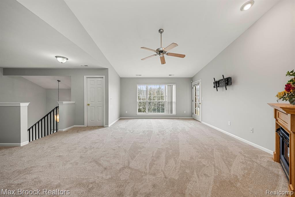 9203 FARMINGDALE Lane, Walled Lake, MI 48390 — Photo 6