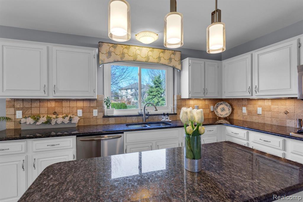 48089 Sonny Drive, Macomb, MI 48044 — Photo 12