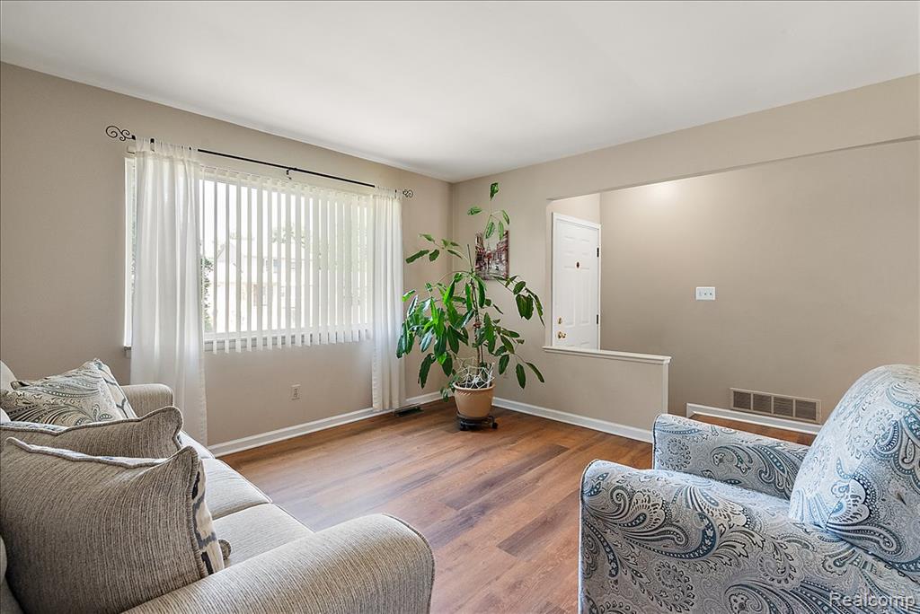 5242 Mansfield Avenue, Sterling Heights, MI 48310 — Photo 9