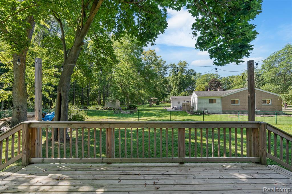 8293 Woodcrest Drive, Grosse Ile, MI 48138 — Photo 13