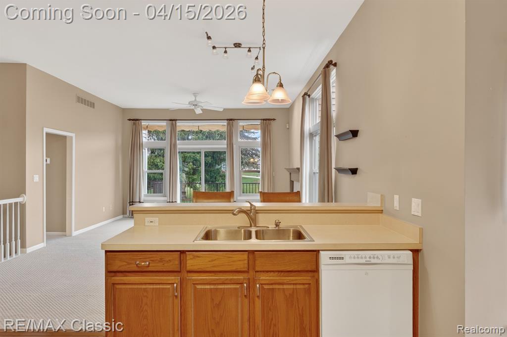 652 Woodside Drive, Milford, MI 48381 — Photo 9