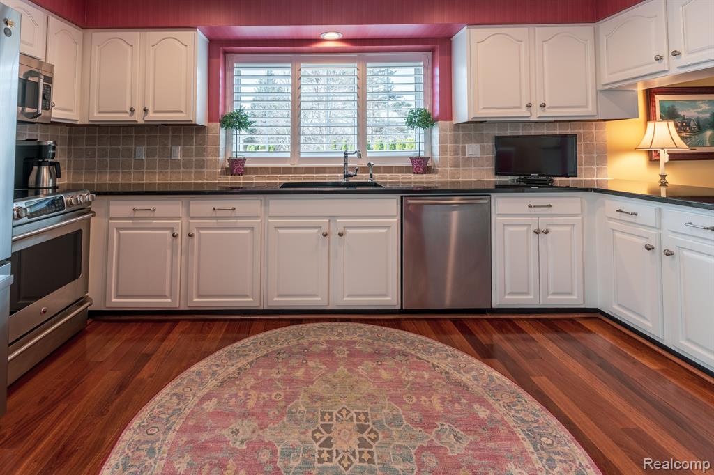 900 DREW Drive, Troy, MI 48098 — Photo 9