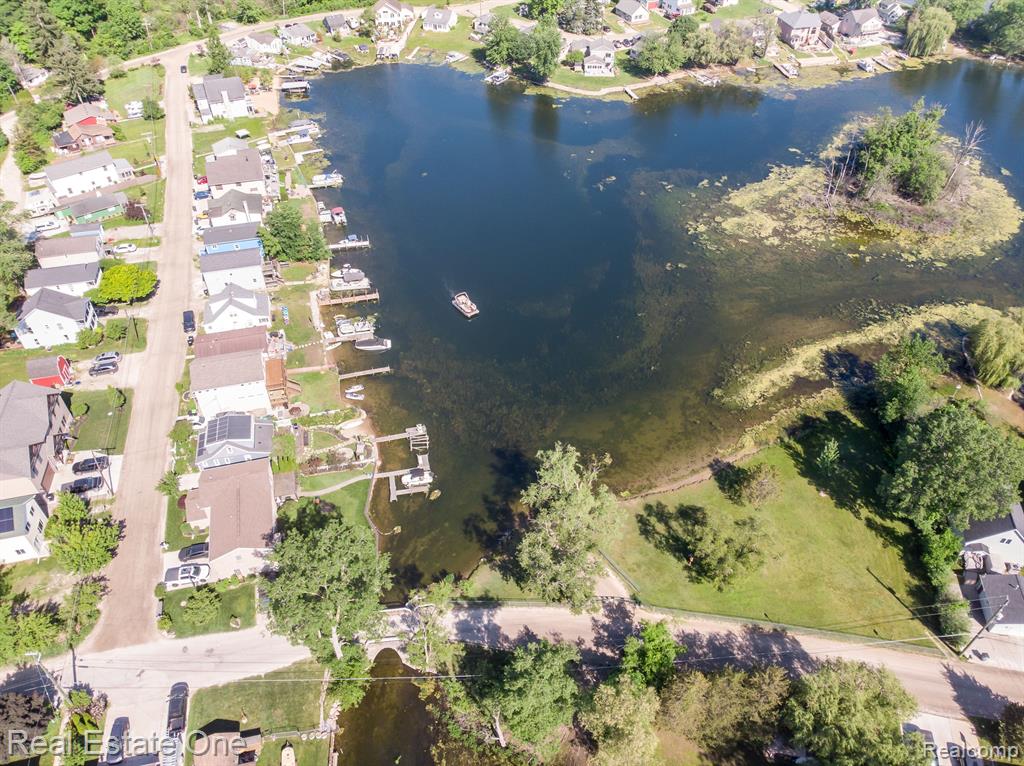8831 Lagoon Drive, Brighton, MI 48116 — Photo 37