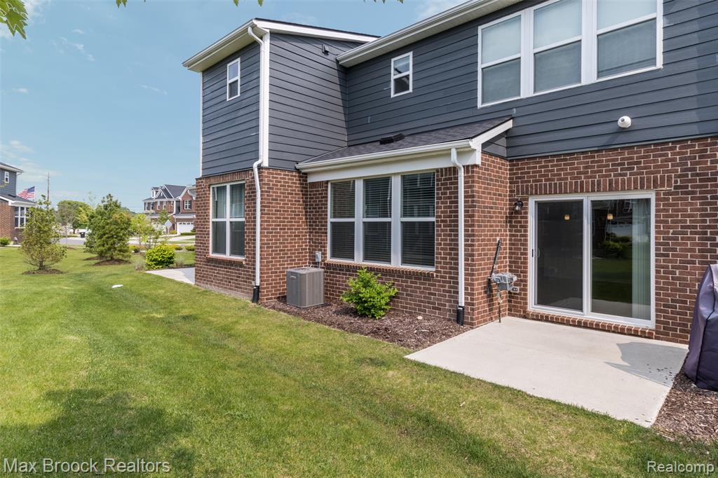 43474 CHANCELLOR Lane SE, Novi, MI — Photo 30