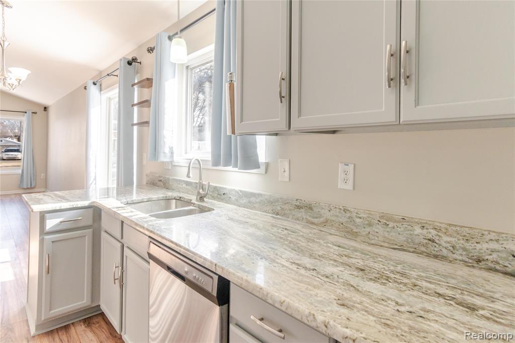256 Crocker Boulevard, Mount Clemens, MI 48043 — Photo 9