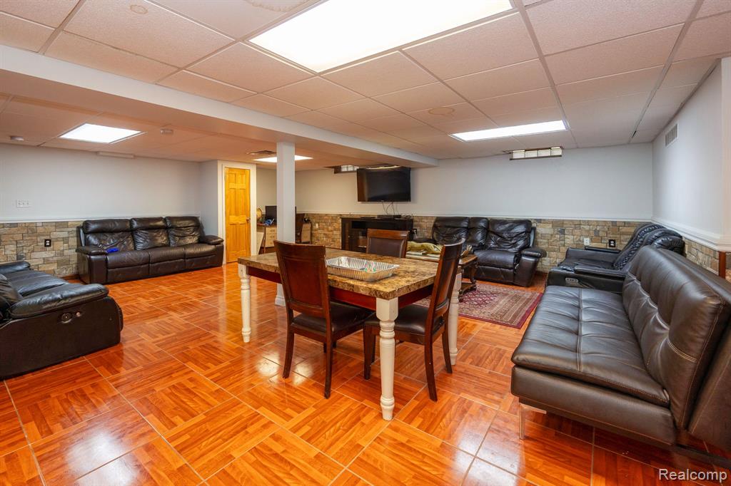5858 Reuter Street, Dearborn, MI 48126 — Photo 38