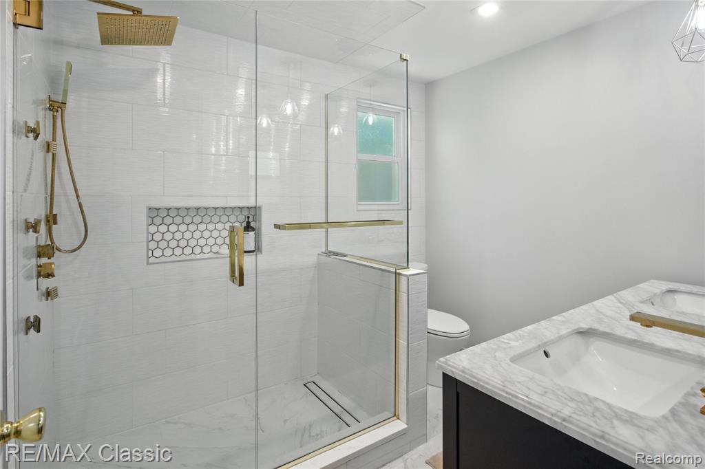 7027 Beverly Crest Drive, West Bloomfield, MI — Photo 19