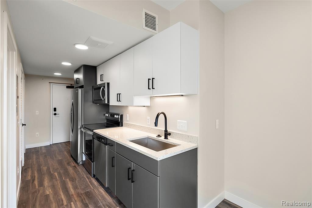 7631 E Lafayette, Detroit, MI 48214 — Photo 5