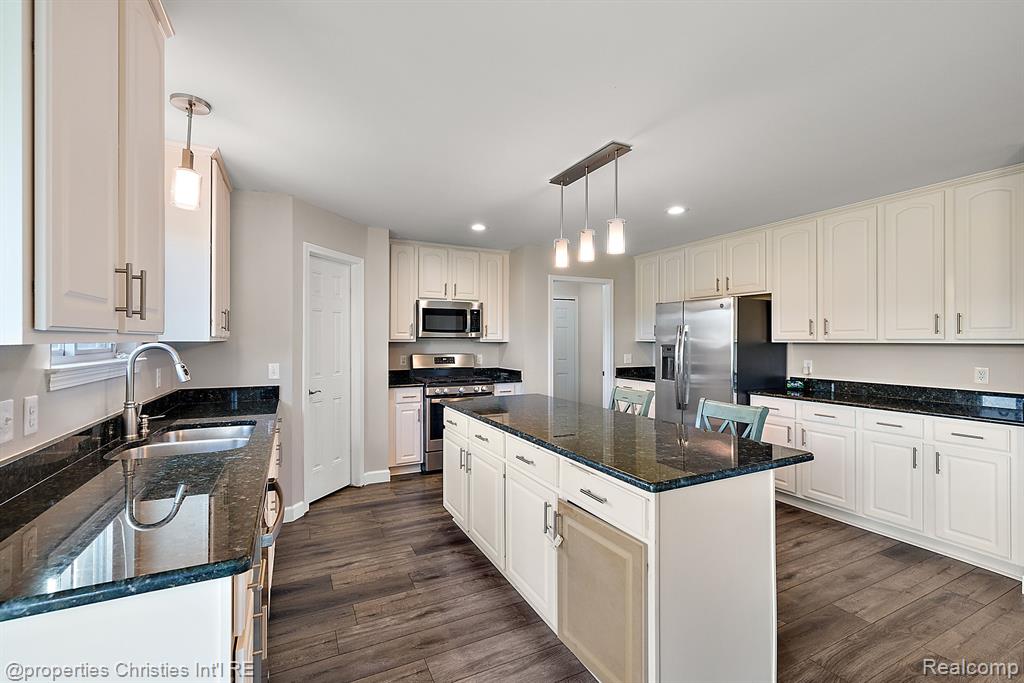 61171 SADDLECREEK Drive, South Lyon, MI 48178 — Photo 18