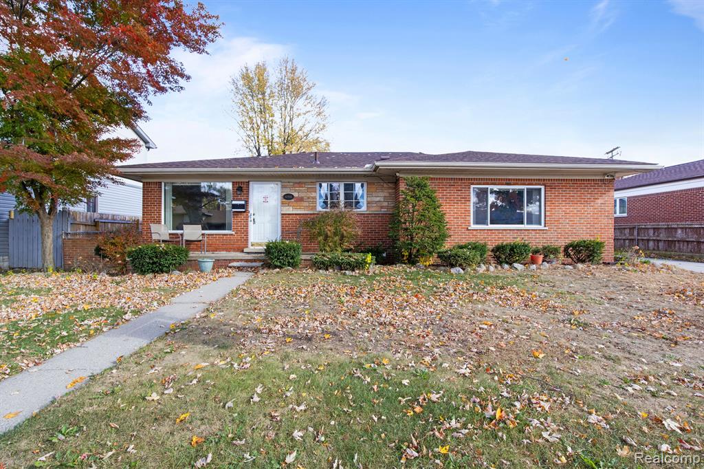 6916 KINMORE Street, Dearborn Heights, MI 48127 — Photo 2