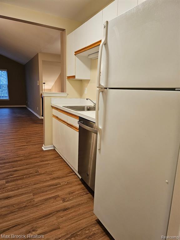 4257 BERKSHIRE Drive, Sterling Heights, MI 48314 — Photo 13