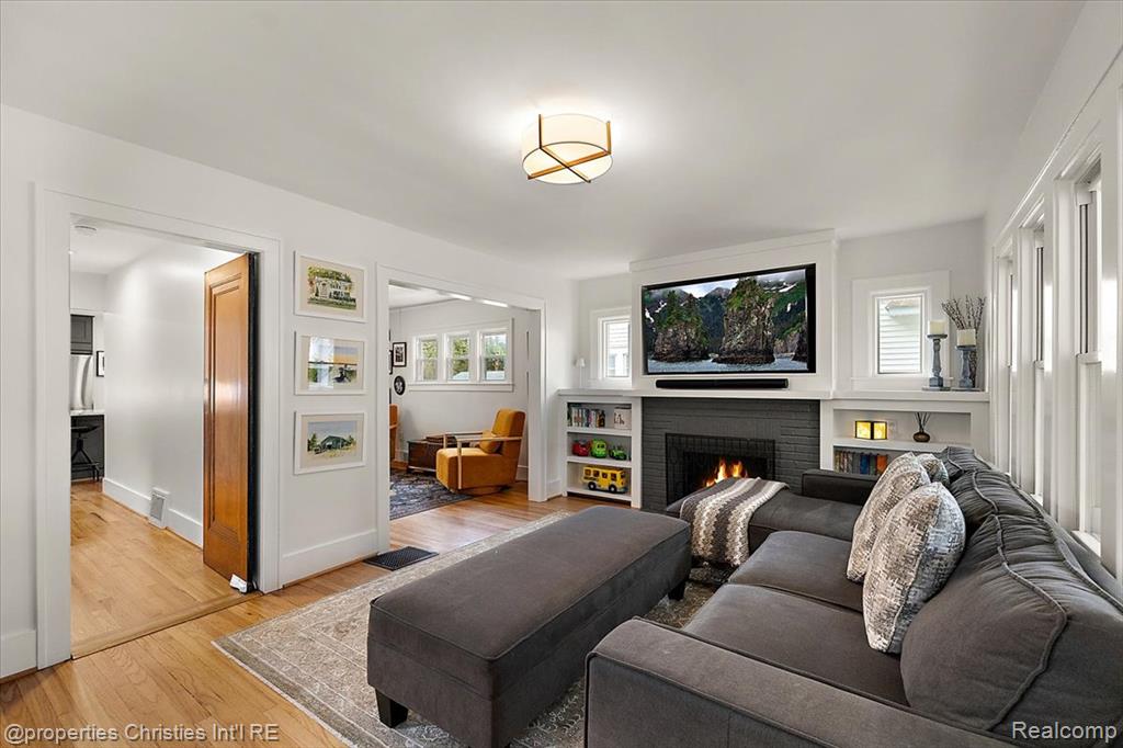 917 Maplegrove Avenue, Royal Oak, MI 48067 — Photo 21
