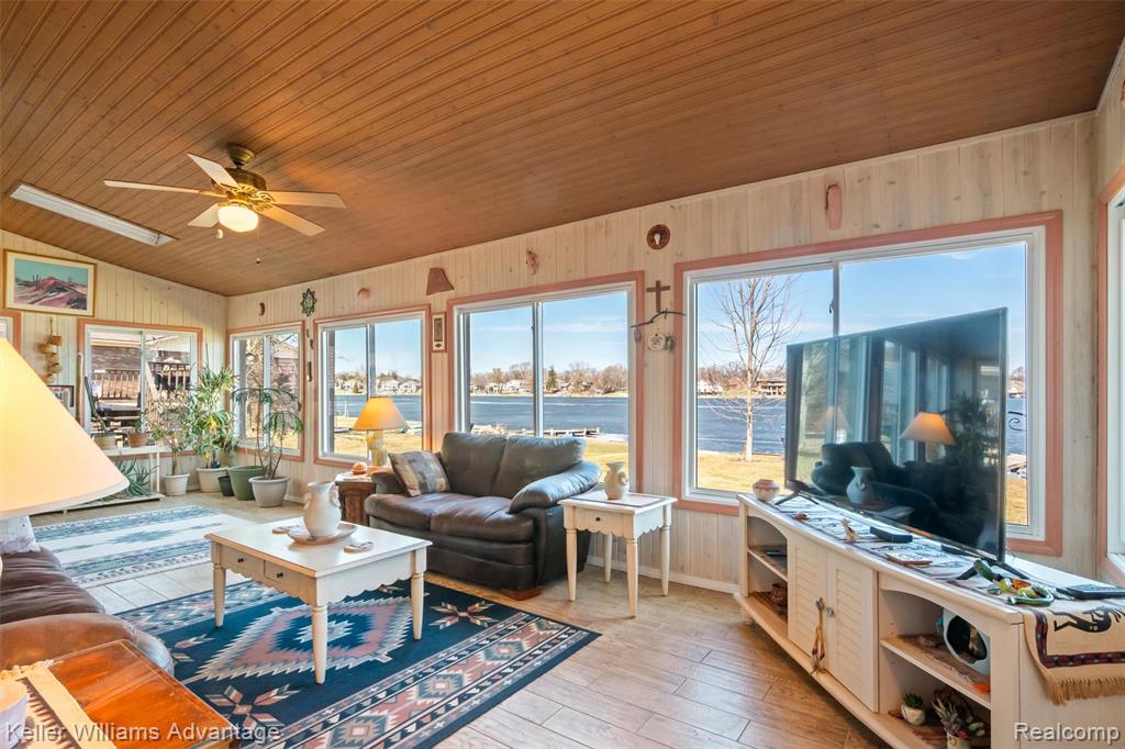 340 Angola Street, Wolverine Lake, MI 48390 — Photo 14