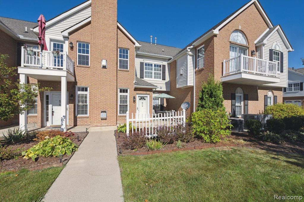 674 OLDE ENGLISH Circle, Howell, MI 48855 — Photo 2