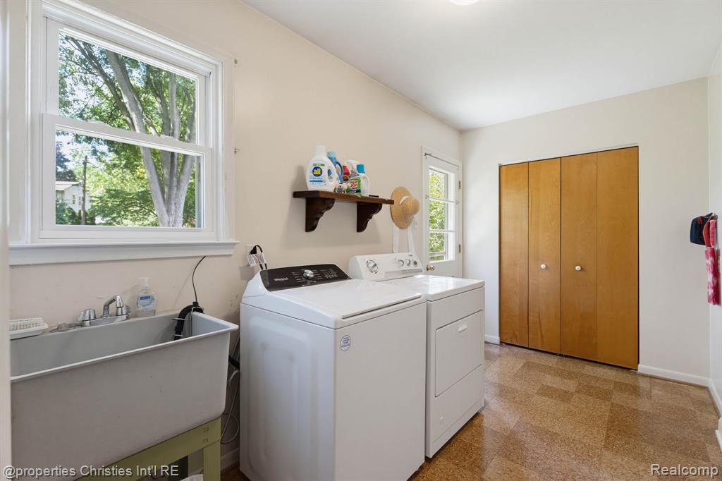5600 Woodwind Drive, Bloomfield Hills, MI 48301 — Photo 18