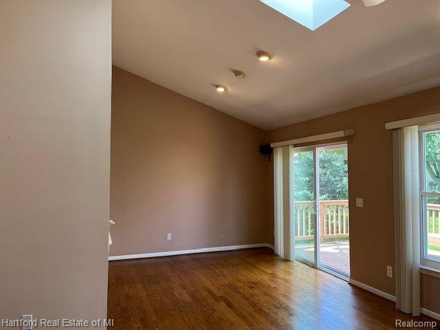 395 WOODVALE Drive, Walled Lake, MI 48390 — Photo 7