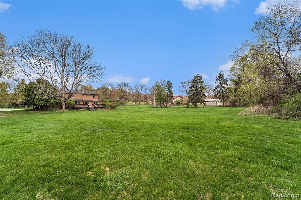 8165 Holcomb Road, Clarkston, MI 48348 — Photo 36