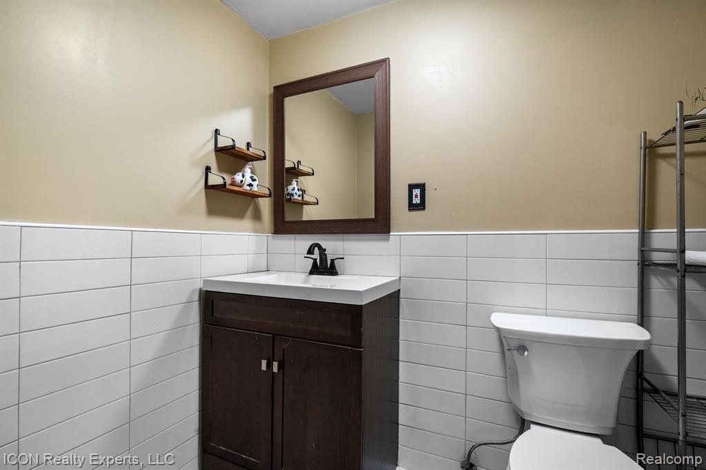 47697 BARCLAY Court, Shelby Twp, MI 48317 — Photo 26