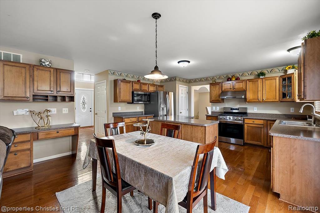 6367 Florence Lane, Belleville, MI 48111 — Photo 32
