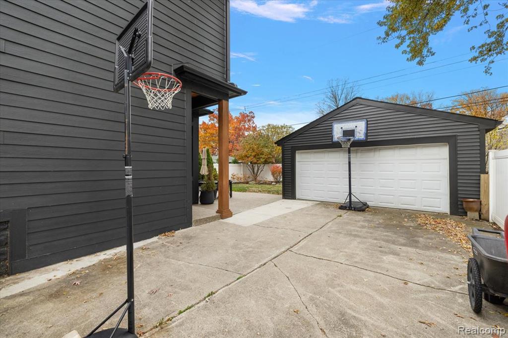 606 Golf Avenue, Royal Oak, MI 48073 — Photo 13
