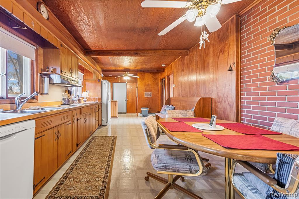 18676 Vreeland Road, Woodhaven, MI 48183 — Photo 10