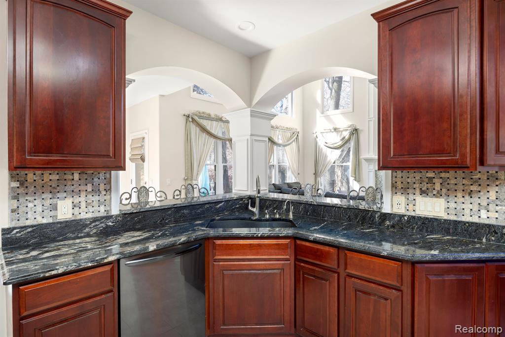 6307 WILDWOOD Lane, West Bloomfield, MI 48324 — Photo 17