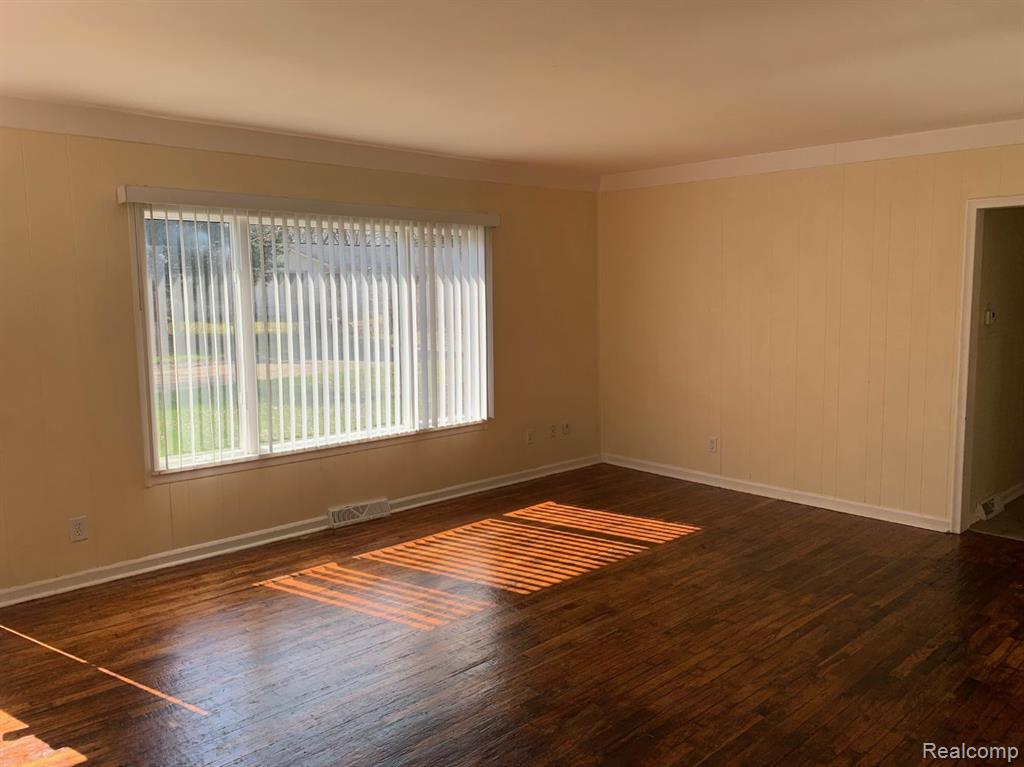 477 Crediton Street, Lake Orion, MI 48362 — Photo 9