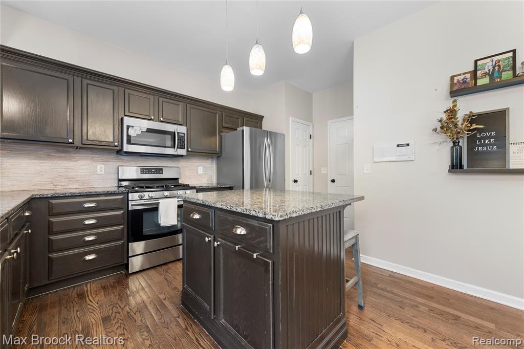 9894 High Meadow Drive, Ypsilanti, MI 48198 — Photo 16