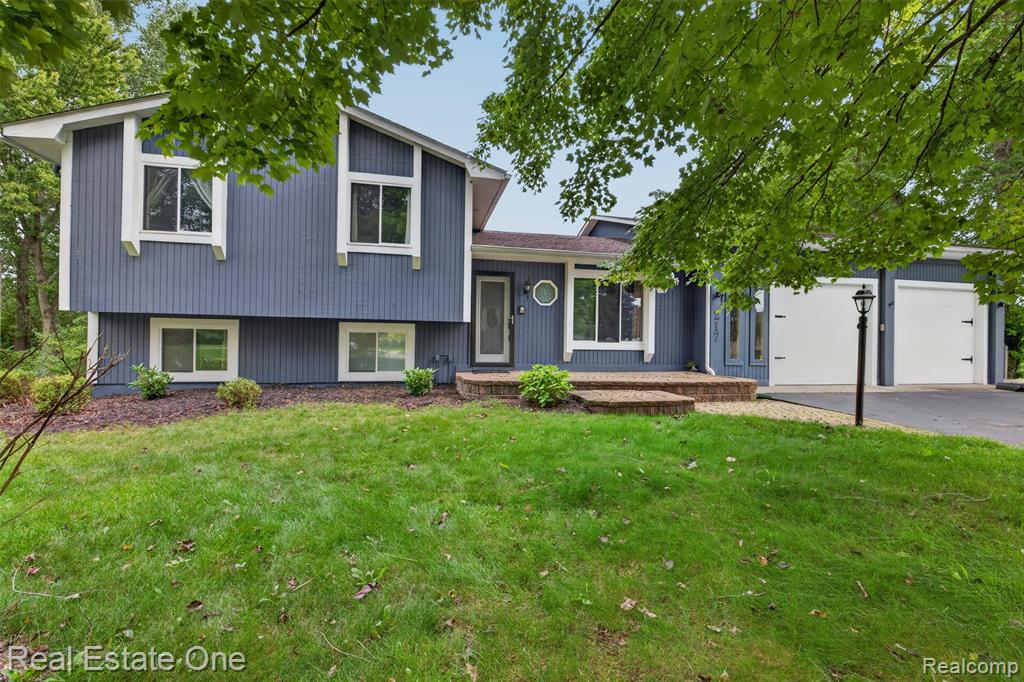 217 Davis Lake Drive, Oxford, MI 48371