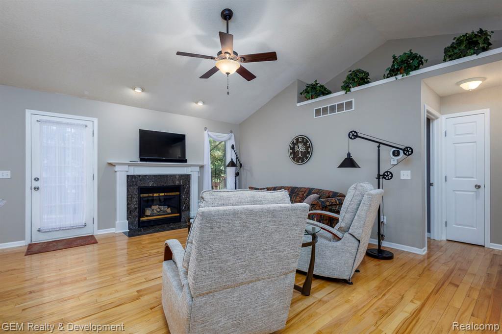 925 Sarah Road, Pinckney, MI 48169 — Photo 6